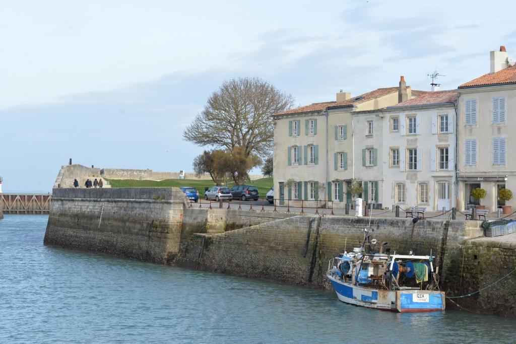 Bed and Breakfast Le Corps De Garde Saint-Martin-de-Ré Exterior foto